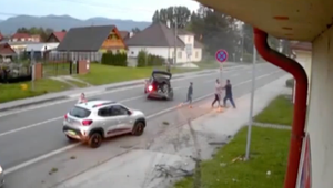 Vodič vrazil do kaštieľa. Z auta vyšiel po vlastných, ale triezvy nebol