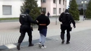 VIDEO: Podozrivý z ohlásenia bomby na súdoch je v rukách polície