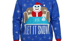 Škaredý vianočný pulóver so Santom s kokaínom vyrazil viacerým poistky