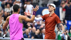 US Open bez SINNERA, návrat ALCARAZA