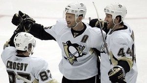 Pittsburgh postúpil cez Flyers, "Žraloci" zvládli predĺženie