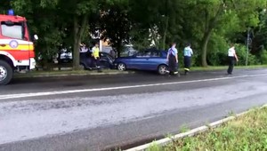 Vodička videla, ako rozbité auto jazdí krížom, krážom. Rútil sa priamo na ňu