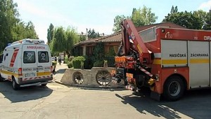 V bratislavskej krčme sa zrútil strop, zasiahol štyroch ľudí