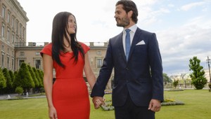 Ženy smútia. Príťažlivý švédsky princ sa oženil s bývalou modelkou