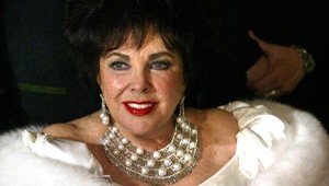 Elizabeth Taylor je v nemocnici