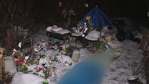 Pri poliklinike našli policajti mŕtvu ženu. Žila tam s partnerom roky