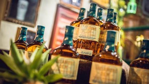 Známa írska whiskey predstavila novinku: Spája írsky charakter s karibským temperamentom