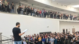 Desiatky zamestnancov Slovenskej technickej univerzity vstúpili do štrajku. Aktérov údajne zastrašuje dekan