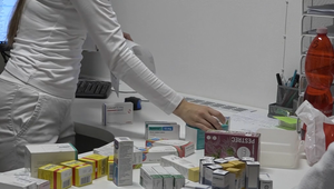 Viaceré lekárne počas sviatkov nestíhajú. Pacienti čakajú desiatky minút