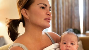 Preslávila sa ako sexbomba, teraz ukázala popôrodné jazvy, visiace prsia aj faldíky!