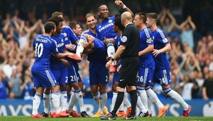 Drogbov posledný zápas za Chelsea. Spoluhráči ho odniesli na rukách!