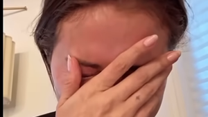 Hviezdna speváčka sa pred kamerou usedavo rozplakala, súcit si ale nezískala, práve naopak!