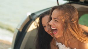 Smejte sa trikrát denne, nariadil starosta: Smutnú hudbu a knihy zakázal