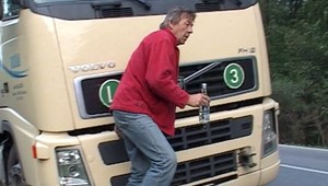 Kamionista spitý ako čík! Jeho kľučkovanie našťastie bez obetí