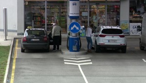 Vodičom hrozí, že nenatankujú vždy, keď budú potrebovať, tvrdí analytik