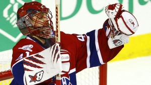 Prvá hviezda zápasu Halák opäť znemožnil Penguins, Detroit odvrátil koniec série