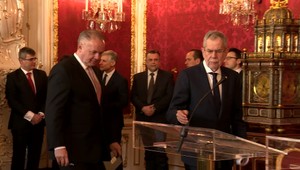 Slovenský a rakúsky prezident si vo Viedni kreslili na vlak