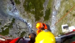 Horských záchranárov čaká ťažká noc v Tatrách. Maďarská lezkyňa sa vážne zranila