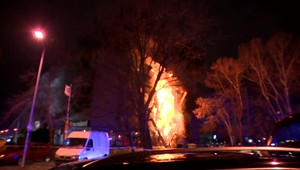 Večerný pokoj narušil požiar, horela bytovka