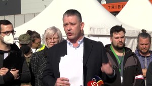 Opozícia tvrdí, že Roman Mikulec nezvláda utečeneckú krízu. Budúci týždeň bude čeliť odvolávaniu v parlamente