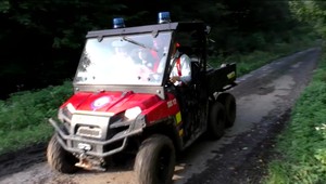 V nedostupnom teréne v hlbokom lese si jeden z dvojice hubárov zlomil nohu. Zasahovať museli záchranári