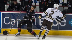 Nebezpečný knokaut v hokejovej bitke