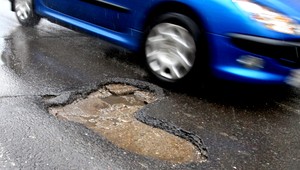 Takto mestá míňajú peniaze určené na výtlky!