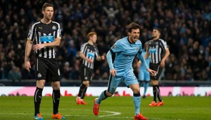 Citizens sfúkli Newcastle 5:0 a blížia sa k Chelsea