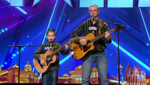 Rozkošného chlapca s jeho ocinom si zamilujete: Spolu skladajú krásne pesničky