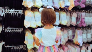 Mamička zostala z oblečenia v obchode zhrozená: Toto majú nosiť malé deti?