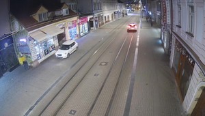 VIDEO: Po bitke sa snažil pred policajtami utiecť. Tí ho naháňali po známej ulici