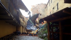 Ďalšia rana pre Krásnu Hôrku. Víchor strhol strechu...