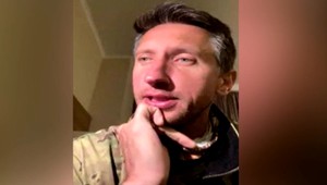 Z Australian open rovno na front. Tenista Sergej je pripravený brániť svoju krajinu do posledného výdychu