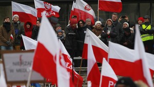 Európska únia bude strážiť Poliakov, napätie medzi Bruselom a Varšavou stúpa