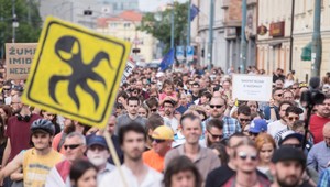 FOTO: Ľudia boli opäť v uliciach. Na zoznam požiadaviek pridali aj nezávislosť médií