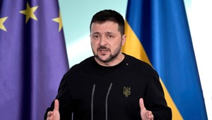1075. deň na Ukrajine: Vylúčenie Ukrajiny z rokovaní o ukončení vojny by bolo nebezpečné, hovorí Zelenskyj