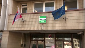 Zverejnila status o vystrieľaní školy, doma ju navštívila polícia