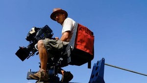 Na známeho filmára počas nakrúcania zaútočila žirafa, zraneniam podľahol