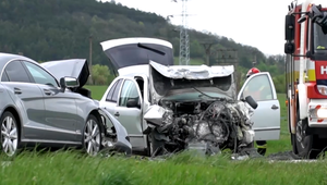Ďalšia obeť čelnej zrážky: Vodiča sa zachrániť nepodarilo