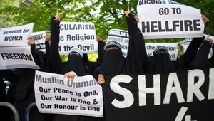 Nemecké spolkové krajiny požadujú zákaz nosenia buriek, podporil ich minister vnútra