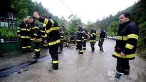 Hasiči mali za jeden deň viac ako 80 výjazdov. V niektorých obciach vyhlásili mimoriadnu situáciu
