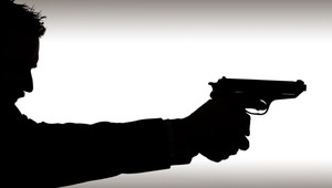 Hraničný policajt zastrelil prevádzača