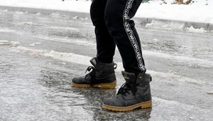 Pripravte sa na ďalšie šmykľavé ráno. V ktorých okresoch a v akých hodinách si dať najviac pozor?