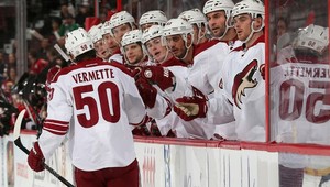 Železný muž. Vermette prvýkrát chýbal po 482 zápasoch