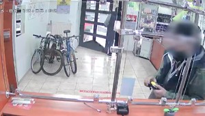 Zlodej chcel predať ukradnuté šperky, no neuspel