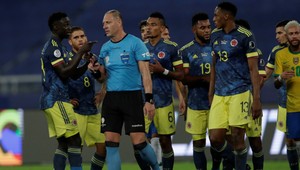 Dvojaký výklad nového pravidla - kolumbijská krivda, brazílske víťazstvo