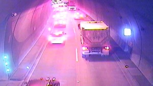 Čo robiť v tuneli, ak sa vám pokazí auto, alebo sa stane nehoda? Na toto upozorňuje odborník