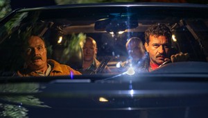 Pozrite si prvú ukážku z filmu o mafiánskom bosovi! Herci sa takto zmenili na postavy z 90tych rokov!