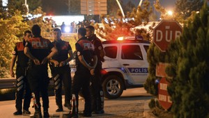 V tureckom letovisku zadržali muža v súvislosti s parížskymi útokmi