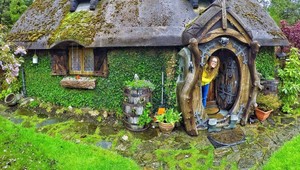 Fanúšik Pána prsteňov si postavil hobití domov: Vyzerá ako skutočný